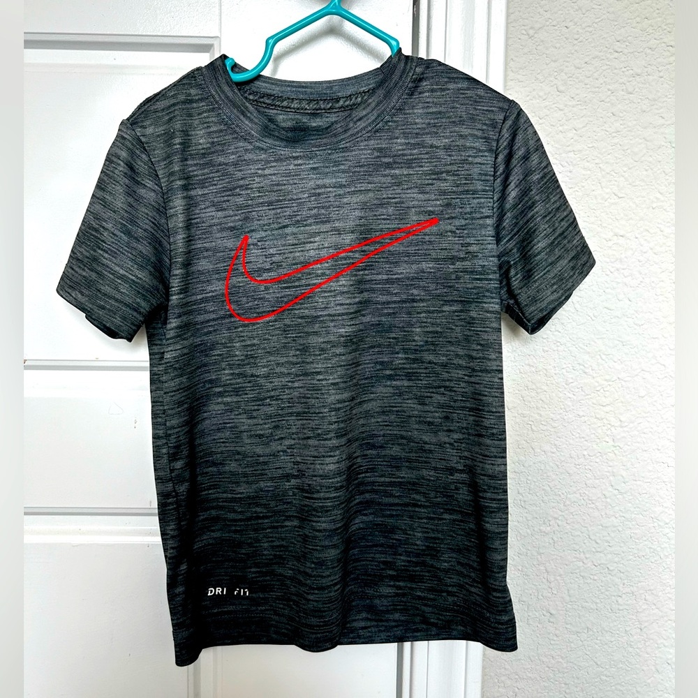 Boys nike dryfit tee
